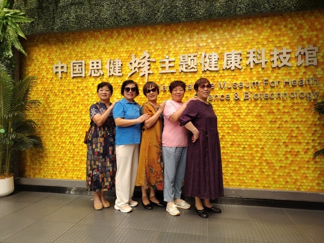 红歌奏响 体验非凡——红歌合唱队走进思健 红歌奏响 体验非凡——红歌合唱队走进思健