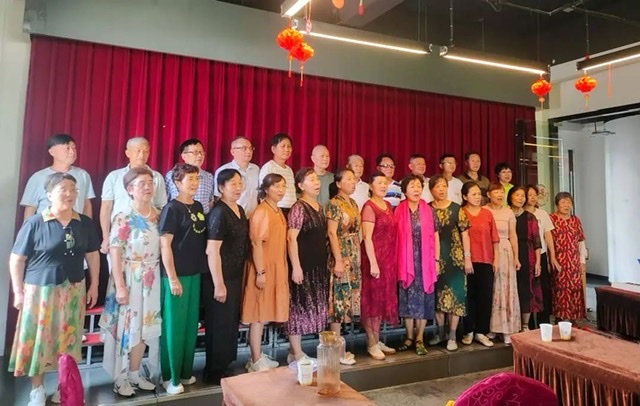 红歌奏响 体验非凡——红歌合唱队走进思健 红歌奏响 体验非凡——红歌合唱队走进思健