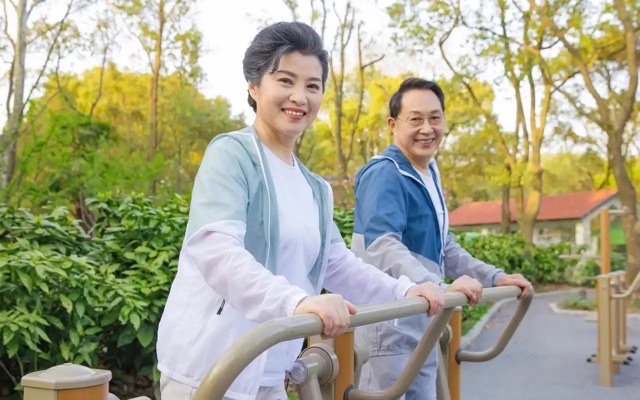 60 岁的“健康十字路口”:避开这六件事,为长寿加分 60 岁的“健康十字路口”:避开这六件事,为长寿加分
