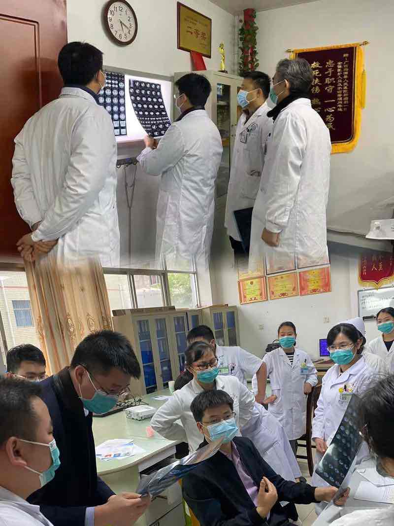 红包塞进白大褂,转身就举报!医生遭“设局”,医德与陷阱如何辨 红包塞进白大褂,转身就举报!医生遭“设局”,医德与陷阱如何辨