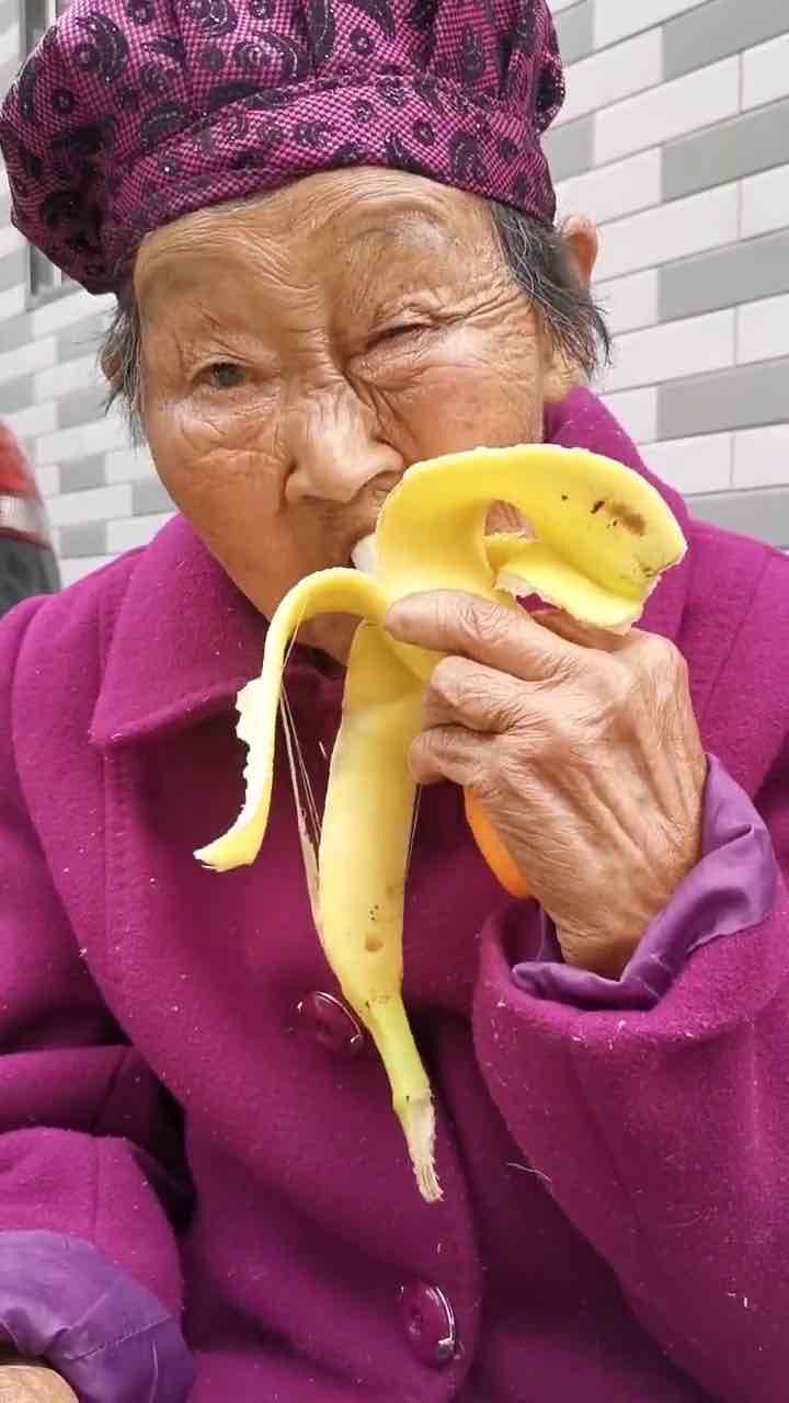 医生提醒:老年人常吃香蕉,身体或许会悄悄发生这些好变化 医生提醒:老年人常吃香蕉,身体或许会悄悄发生这些好变化