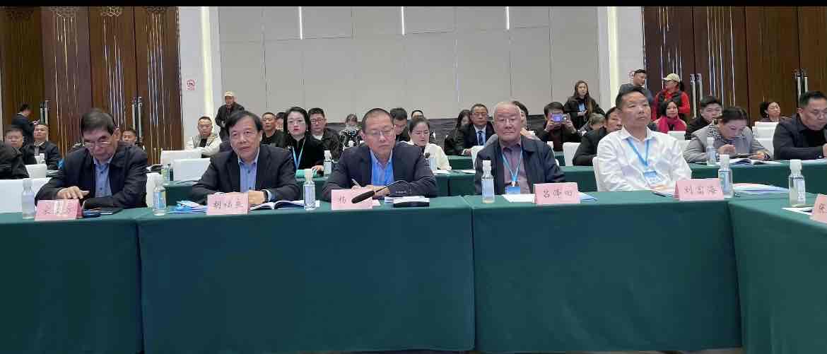 协会领导齐聚,共商蜂胶大计:第六次全国蜂胶工作会议隆重举行 协会领导齐聚,共商蜂胶大计:第六次全国蜂胶工作会议隆重举行