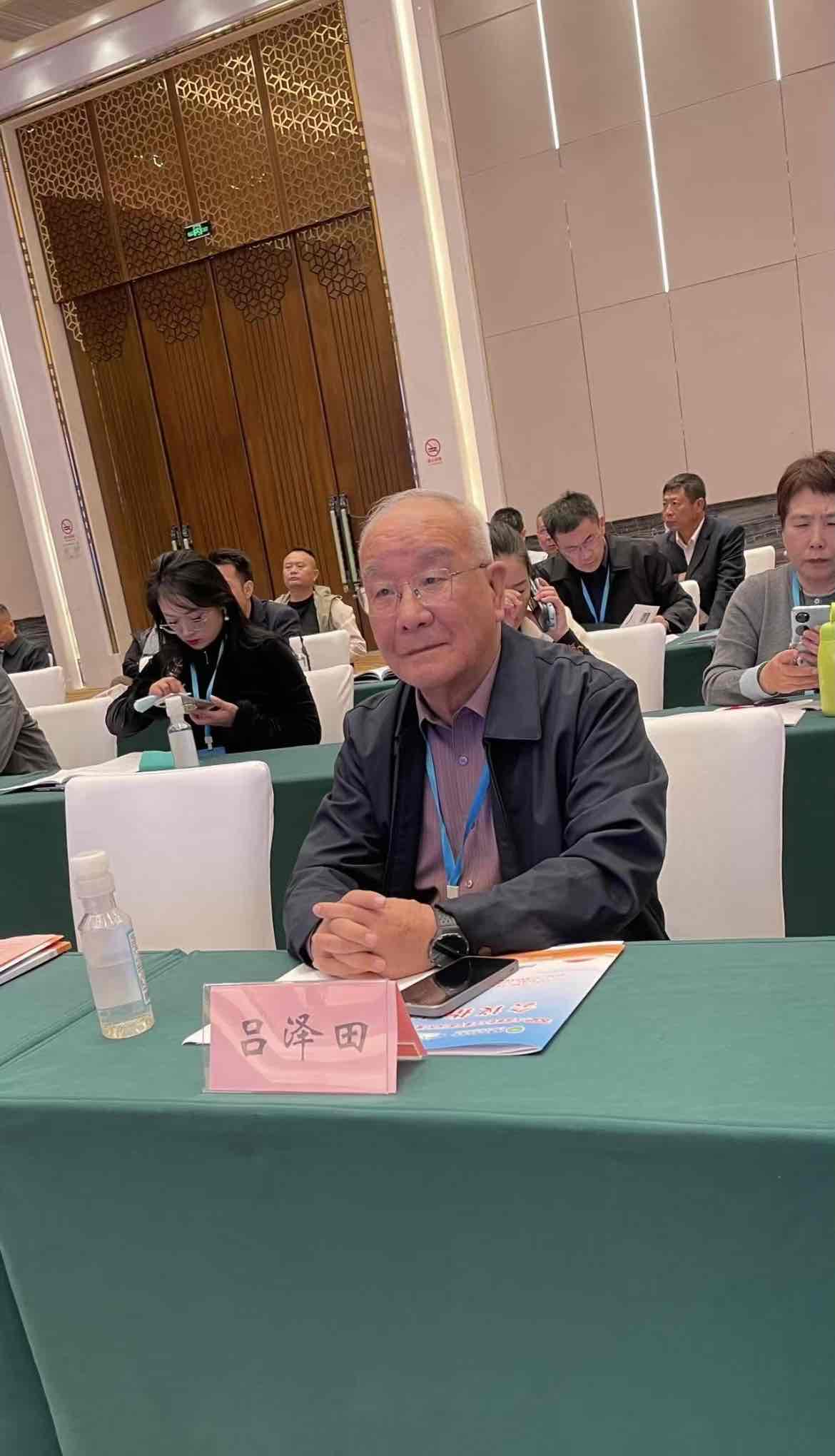 协会领导齐聚,共商蜂胶大计:第六次全国蜂胶工作会议隆重举行 协会领导齐聚,共商蜂胶大计:第六次全国蜂胶工作会议隆重举行