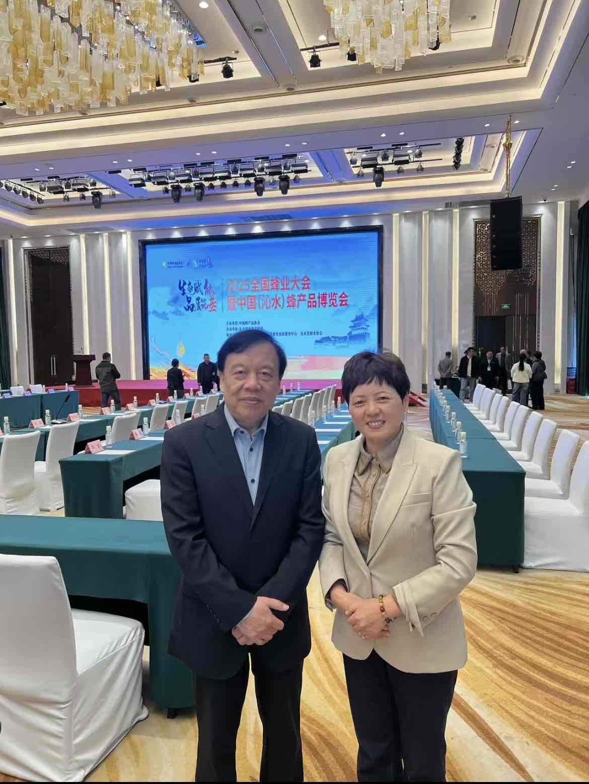 协会领导齐聚,共商蜂胶大计:第六次全国蜂胶工作会议隆重举行 协会领导齐聚,共商蜂胶大计:第六次全国蜂胶工作会议隆重举行