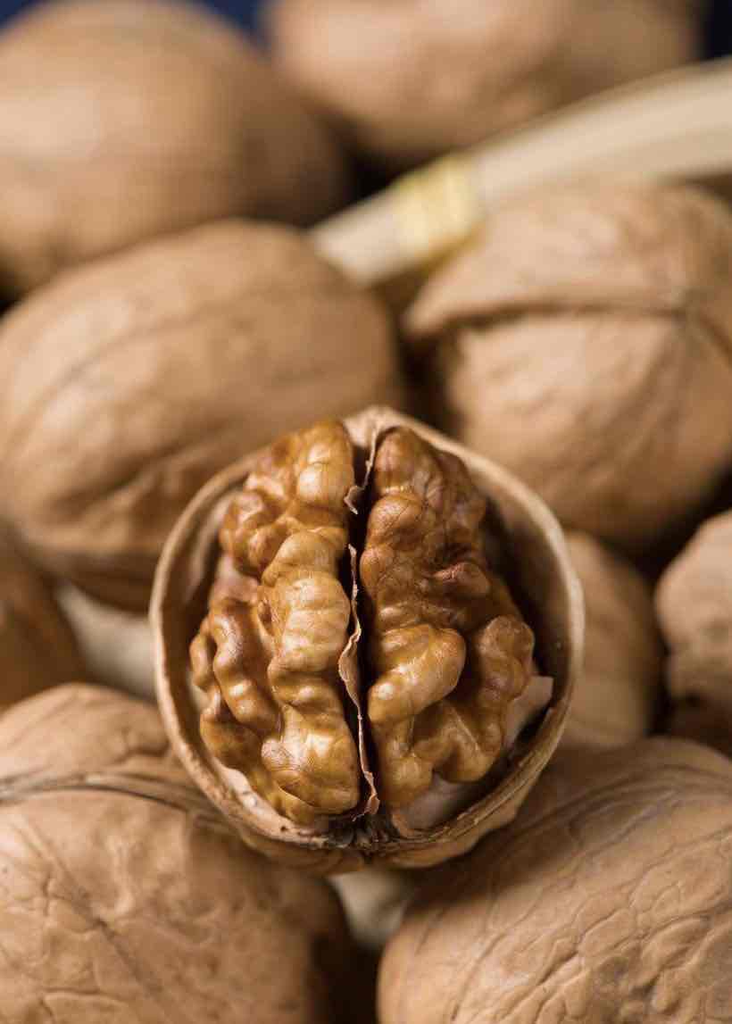 每天2-3颗核桃,不止“脑黄金”,抗炎防癌护血管一站式养护 每天2-3颗核桃,不止“脑黄金”,抗炎防癌护血管一站式养护