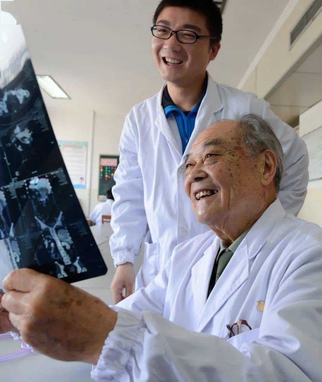 大医仁心暖夕阳!黎介寿院士的行医之道:把病人放在心尖上 大医仁心暖夕阳!黎介寿院士的行医之道:把病人放在心尖上