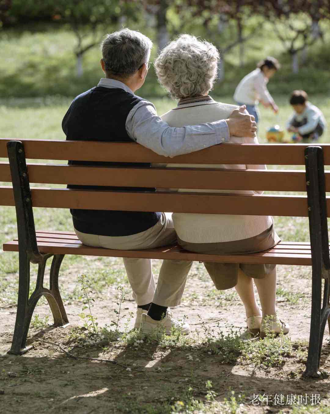 银发时代的情感困境:需求凸显之下,那些被扭曲的晚年期盼 银发时代的情感困境:需求凸显之下,那些被扭曲的晚年期盼