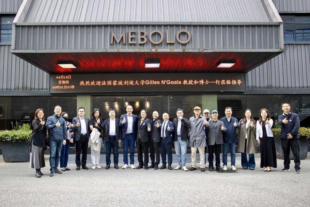 �Ǹ���Ұ������ͬ�У��ɱ�������ѧУ�ѻ�𻪽��� ��̽ũ��·��