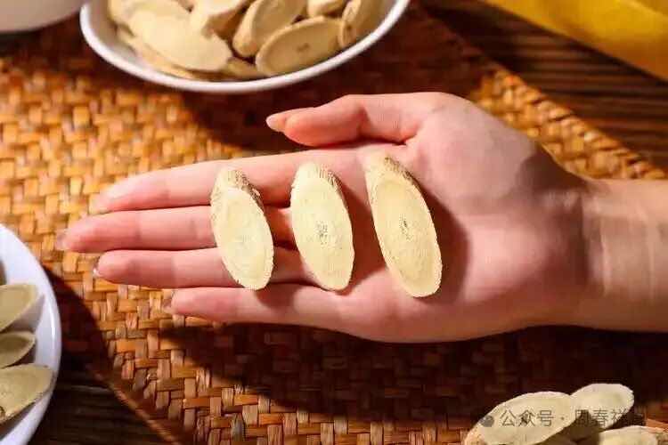 周春祥教授:两味药搭档,一清一补,把癌细胞“关在笼子里” 周春祥教授:两味药搭档,一清一补,把癌细胞“关在笼子里”